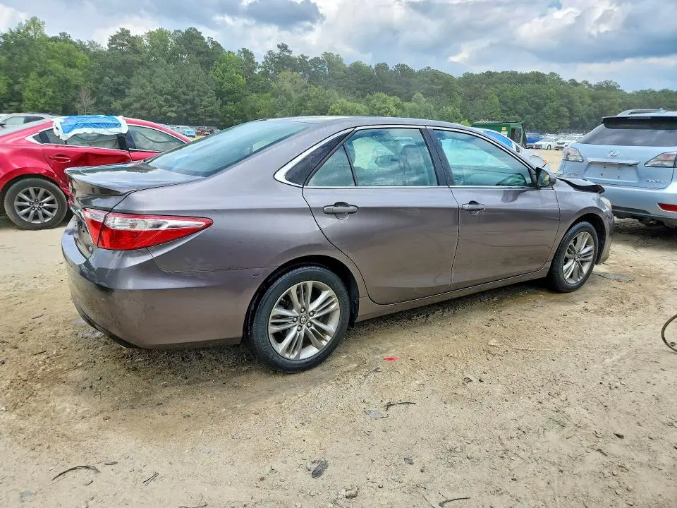 2017 TOYOTA CAMRY SE  