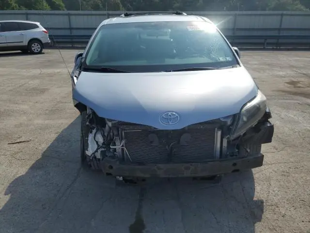2011 TOYOTA SIENNA SPORT  