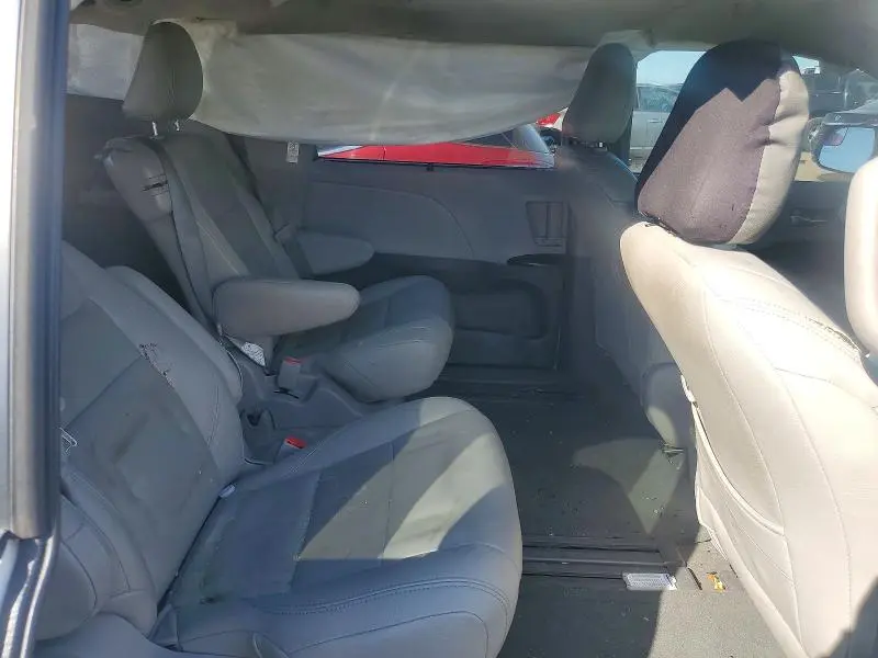 2017 TOYOTA SIENNA   