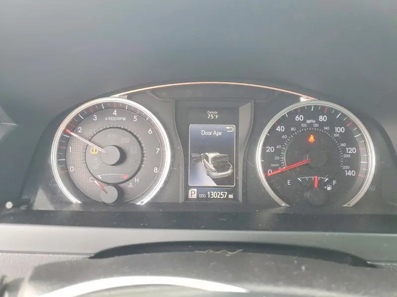 2015 TOYOTA CAMRY SE  