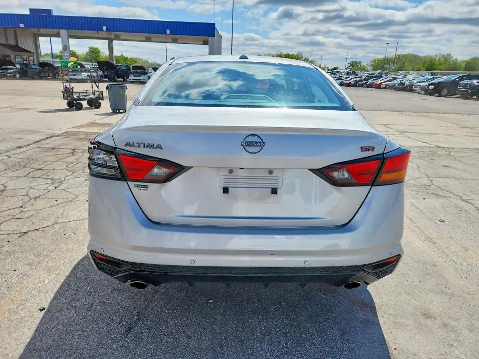 2024 NISSAN ALTIMA SR  