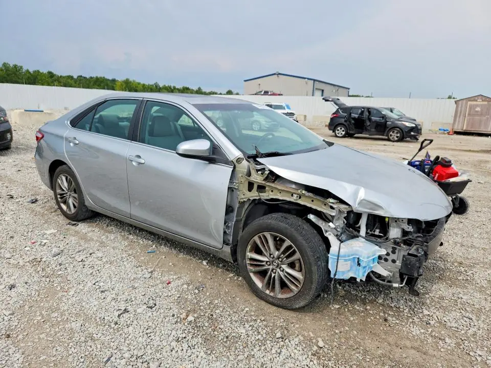 2016 TOYOTA CAMRY SE  