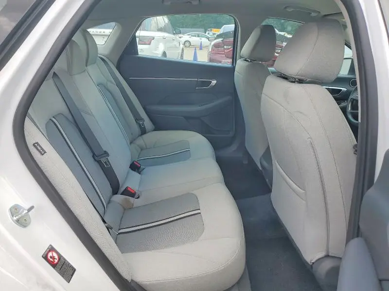 2022 HYUNDAI SONATA SE  