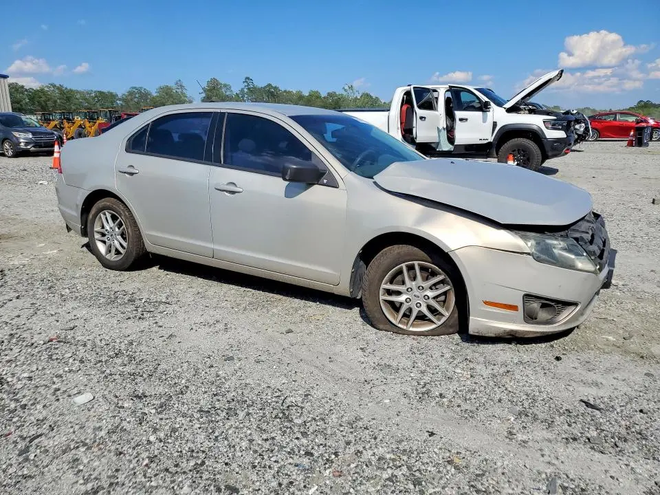 2010 FORD FUSION S  