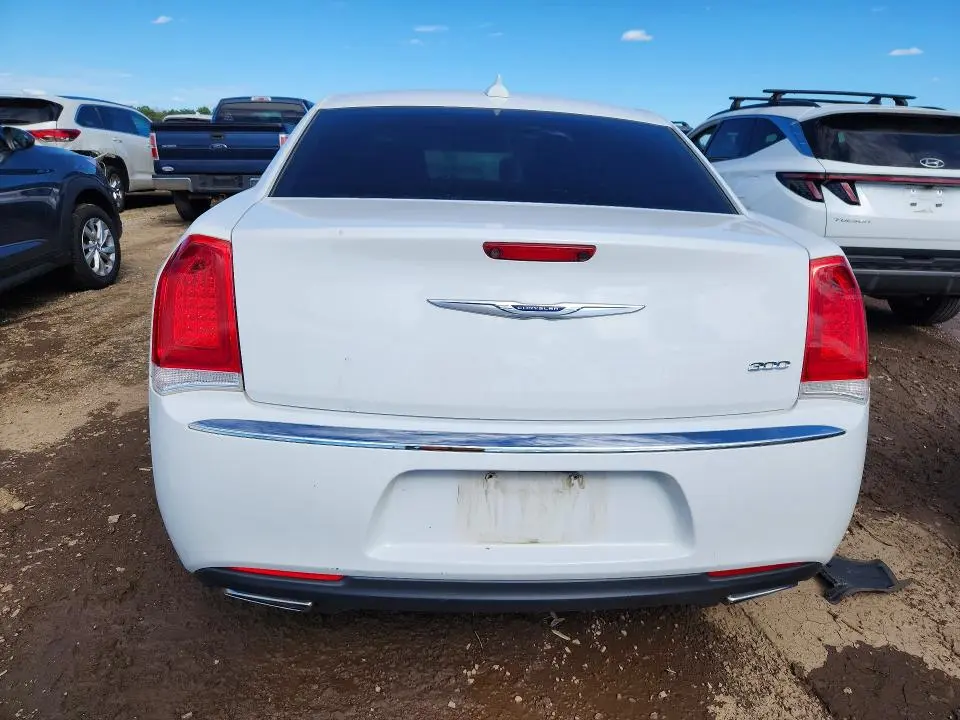 2019 CHRYSLER 300 LIMITED  