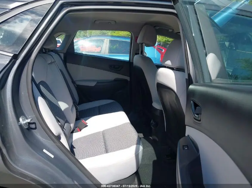 2023 HYUNDAI KONA SE