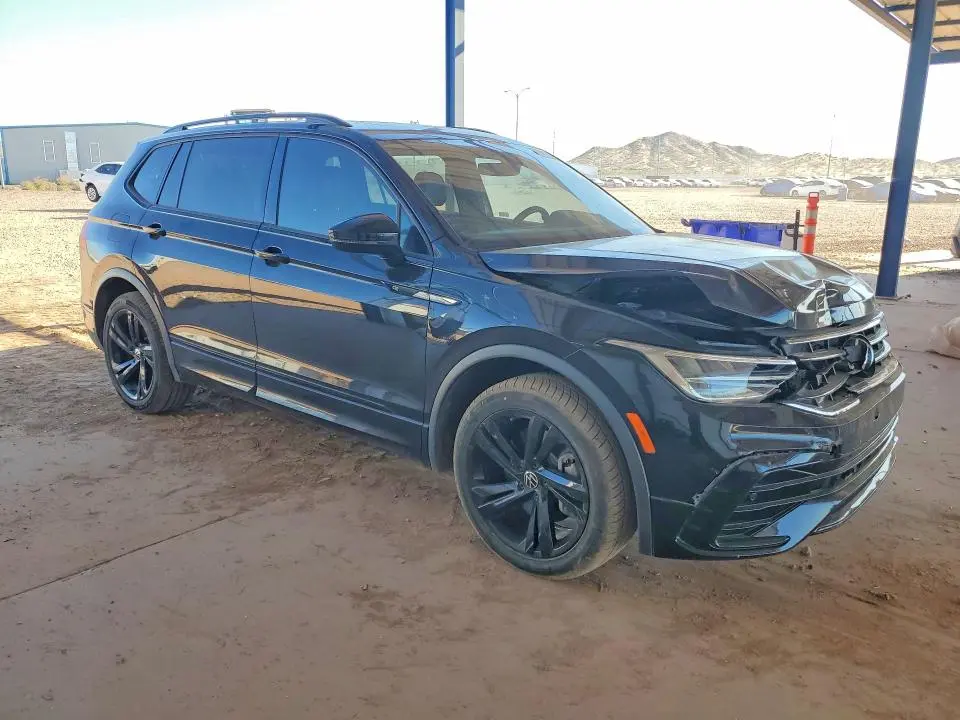 2023 VOLKSWAGEN TIGUAN SE R-LINE BLACK  