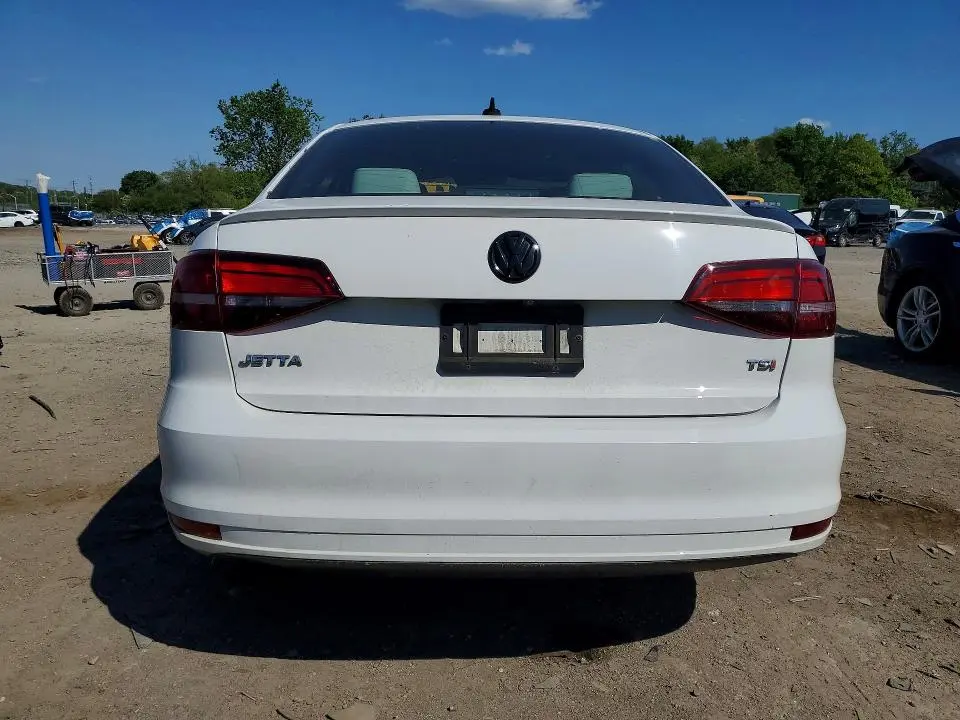 2016 VOLKSWAGEN JETTA SPORT  