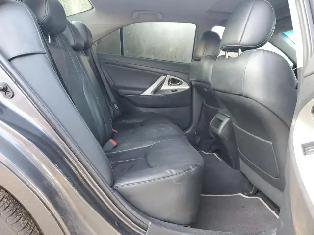 2011 TOYOTA CAMRY SE