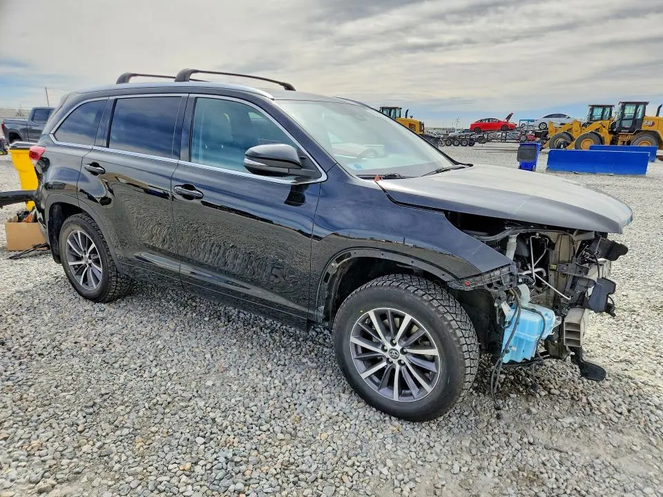 2018 TOYOTA HIGHLANDER XLE  