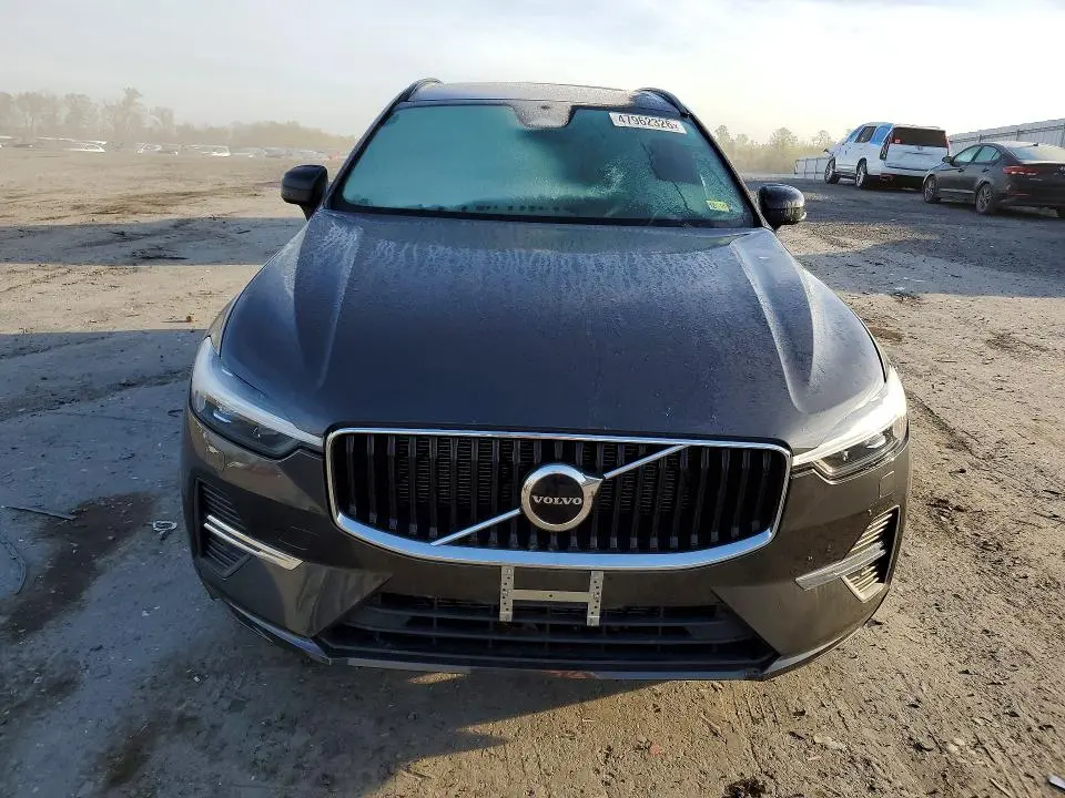 2022 VOLVO XC60 B5 MOMENTUM  