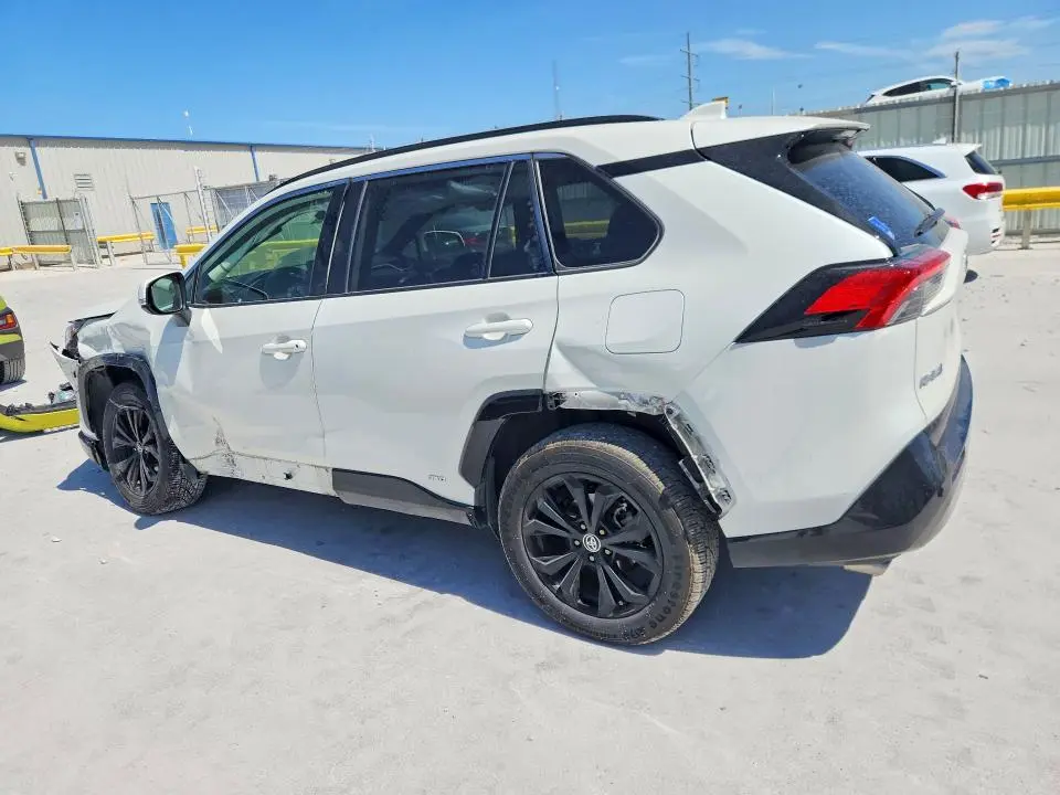 2022 TOYOTA RAV4 SE  