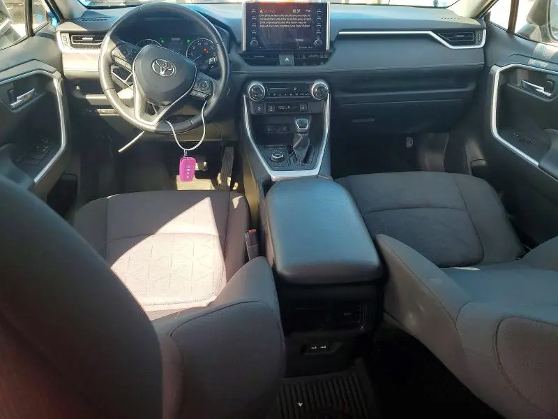 2021 TOYOTA RAV4 XLE  