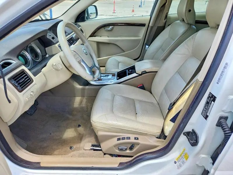 2012 VOLVO XC70 3.2  