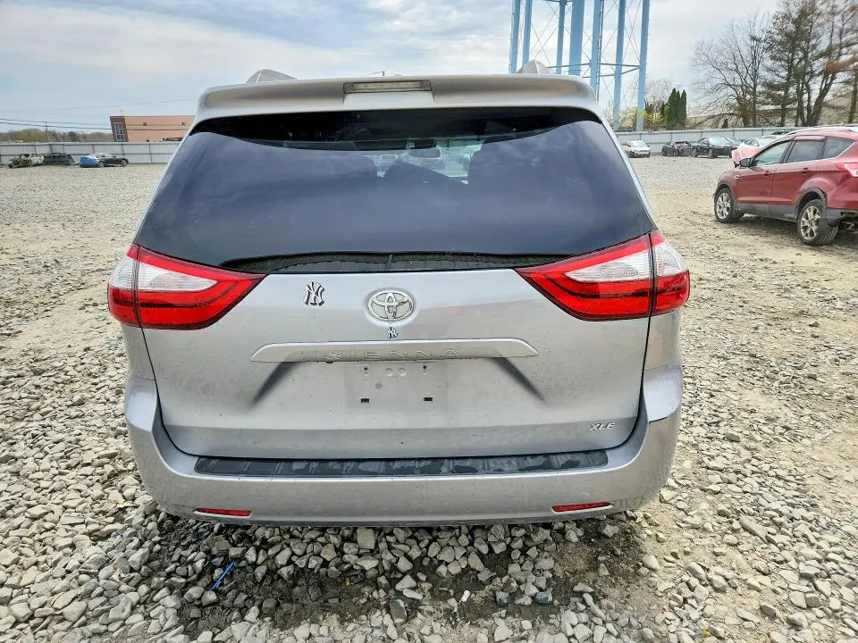 2015 TOYOTA SIENNA XLE 8-PASSENGER  