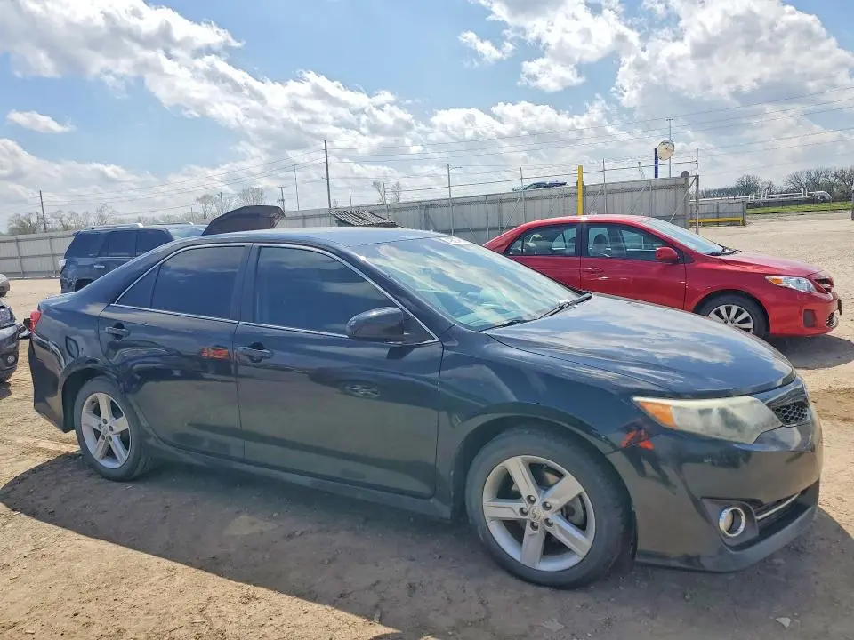 2013 TOYOTA CAMRY SE  