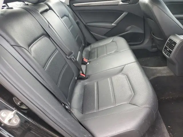 2016 VOLKSWAGEN PASSAT SE  