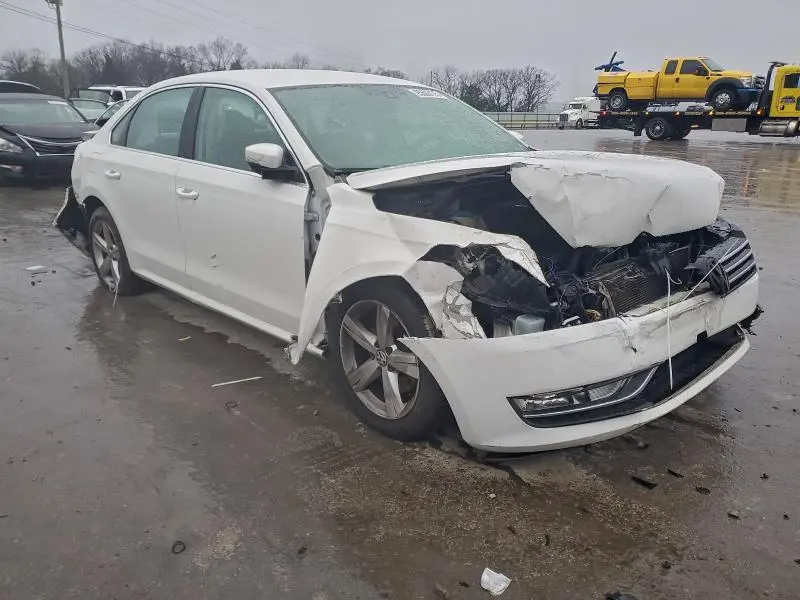 2015 VOLKSWAGEN PASSAT S  