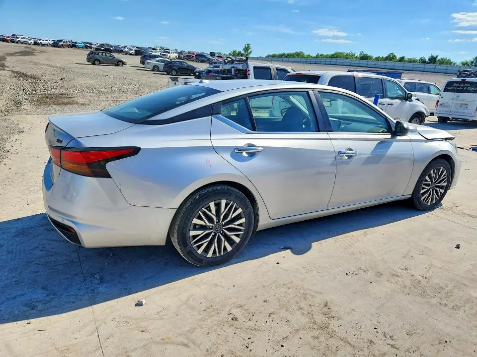 2024 NISSAN ALTIMA SV  