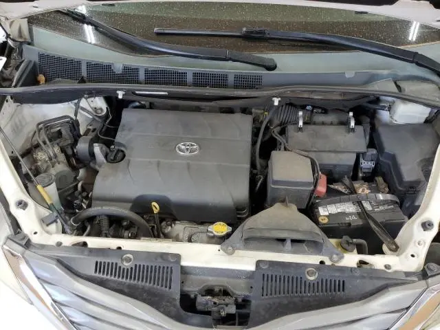 2013 TOYOTA SIENNA XLE  