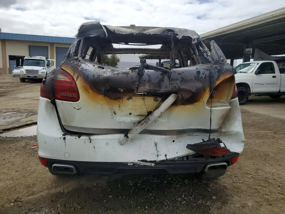 2013 PORSCHE CAYENNE   