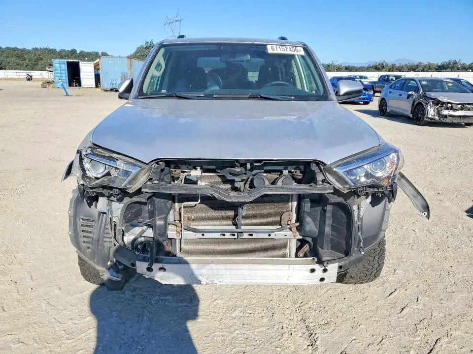 2019 TOYOTA 4RUNNER SR5  