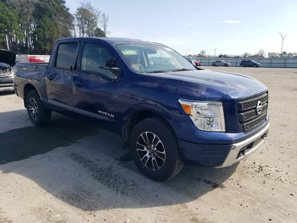 2022 NISSAN TITAN SV  