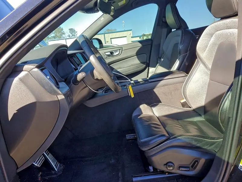 2021 VOLVO XC60 T5 R-DESIGN  