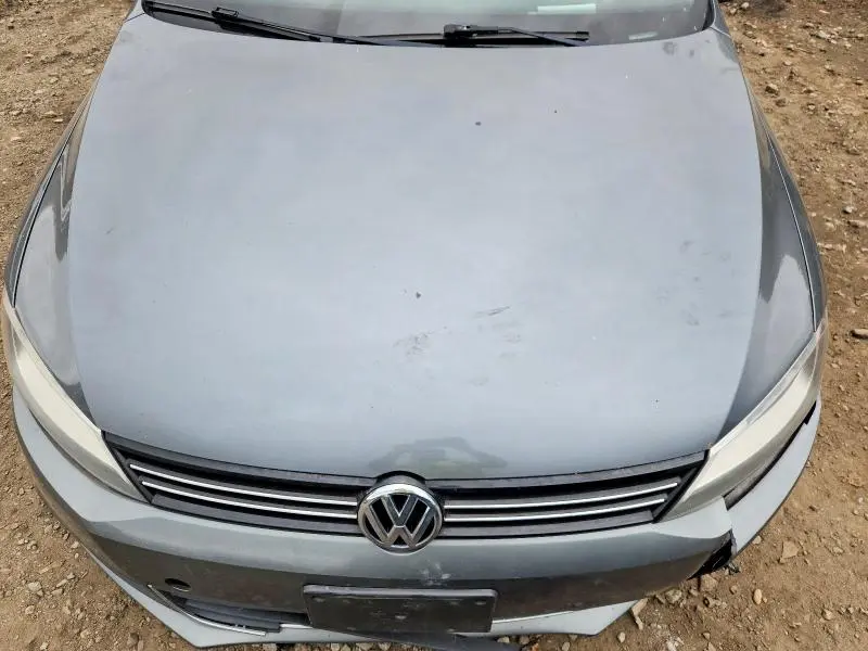 2013 VOLKSWAGEN JETTA SE  