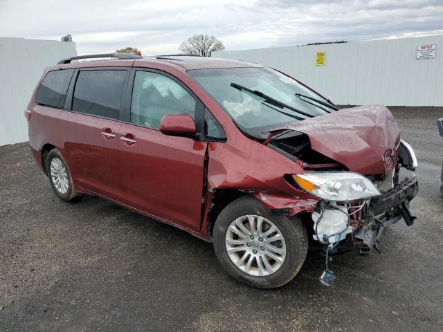 2016 TOYOTA SIENNA XLE