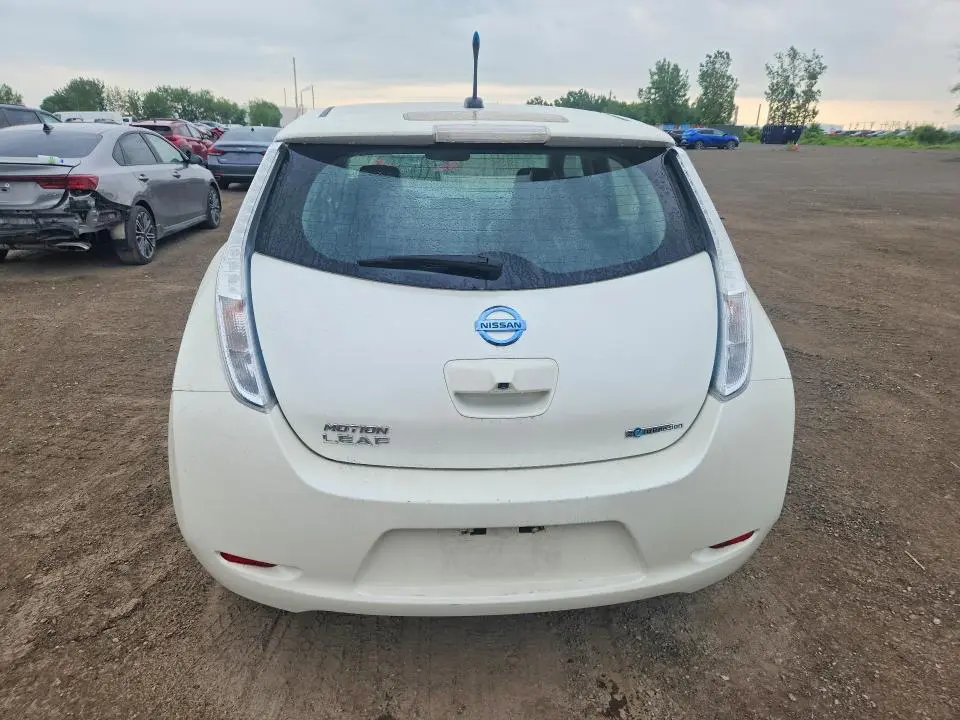 2014 NISSAN LEAF S   