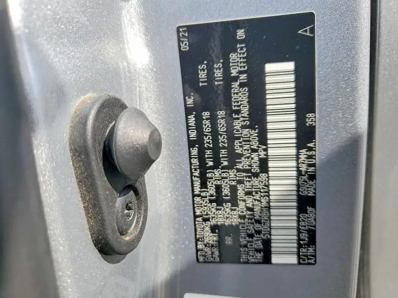 2021 TOYOTA HIGHLANDER XLE  