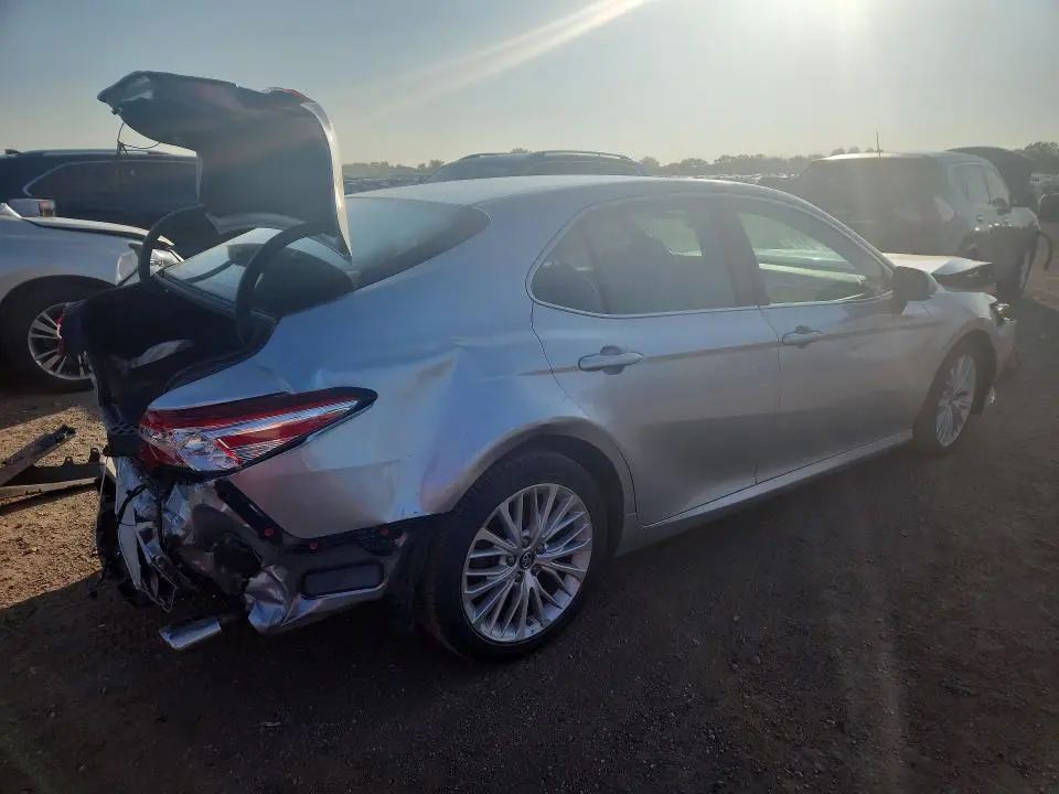 2018 TOYOTA CAMRY XLE  