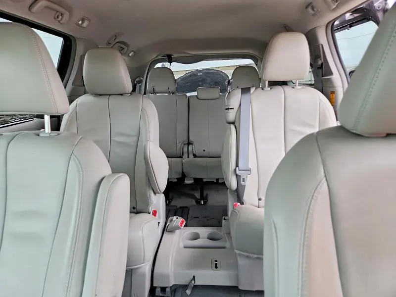 2014 TOYOTA SIENNA XLE 8-PASSENGER  