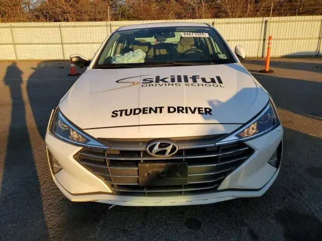 2020 HYUNDAI ELANTRA SE  