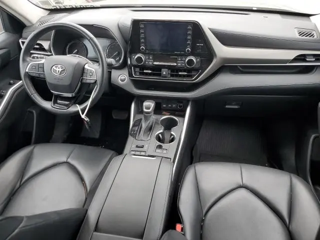 2021 TOYOTA HIGHLANDER XLE  