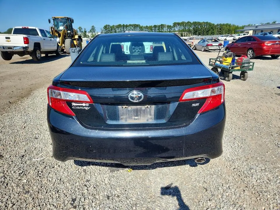 2014 TOYOTA CAMRY SE  
