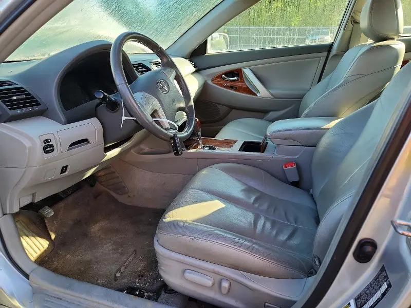 2011 TOYOTA CAMRY XLE V6  