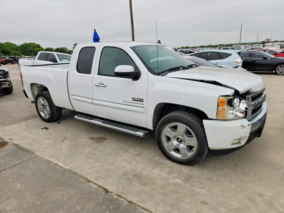 2011 CHEVROLET SILVERADO C1500 LT  