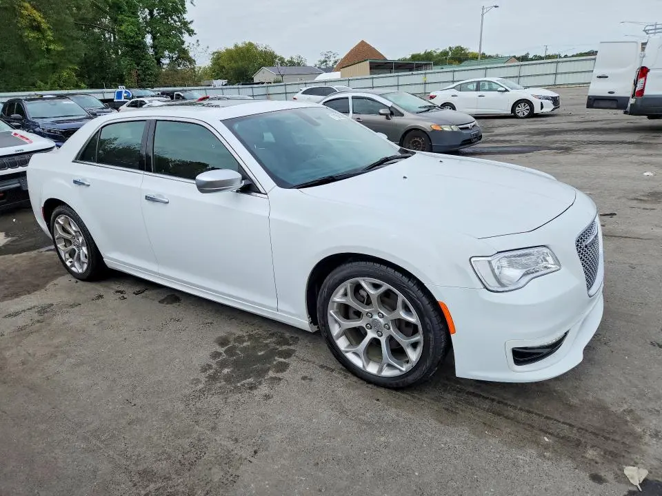 2019 CHRYSLER 300C   