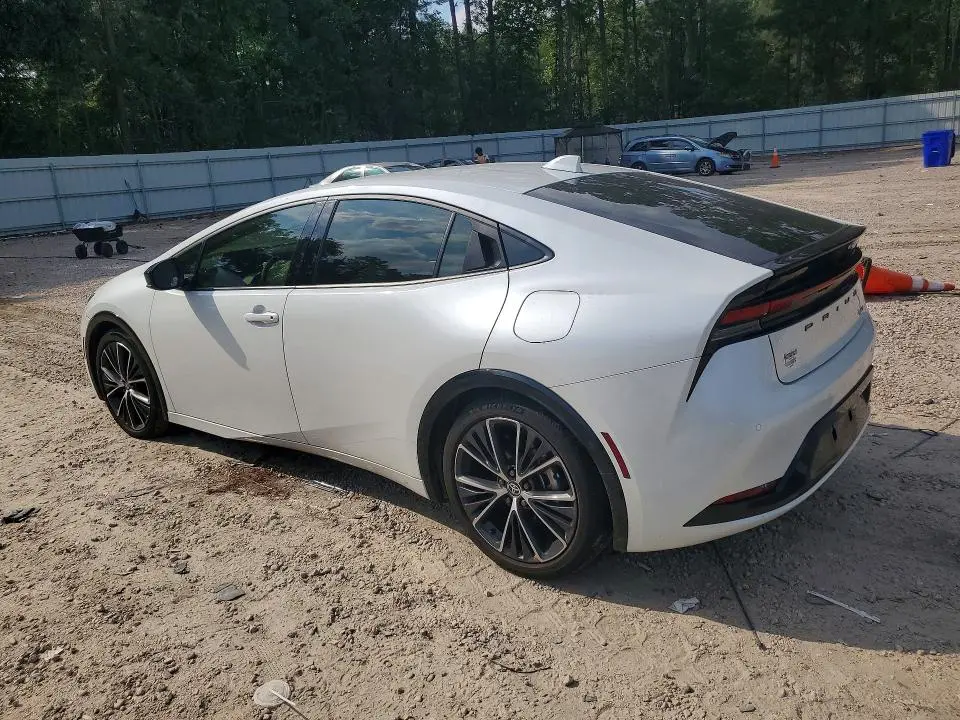 2024 TOYOTA PRIUS XLE  