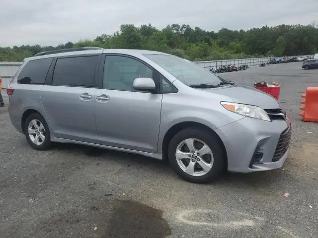 2018 TOYOTA SIENNA LE  