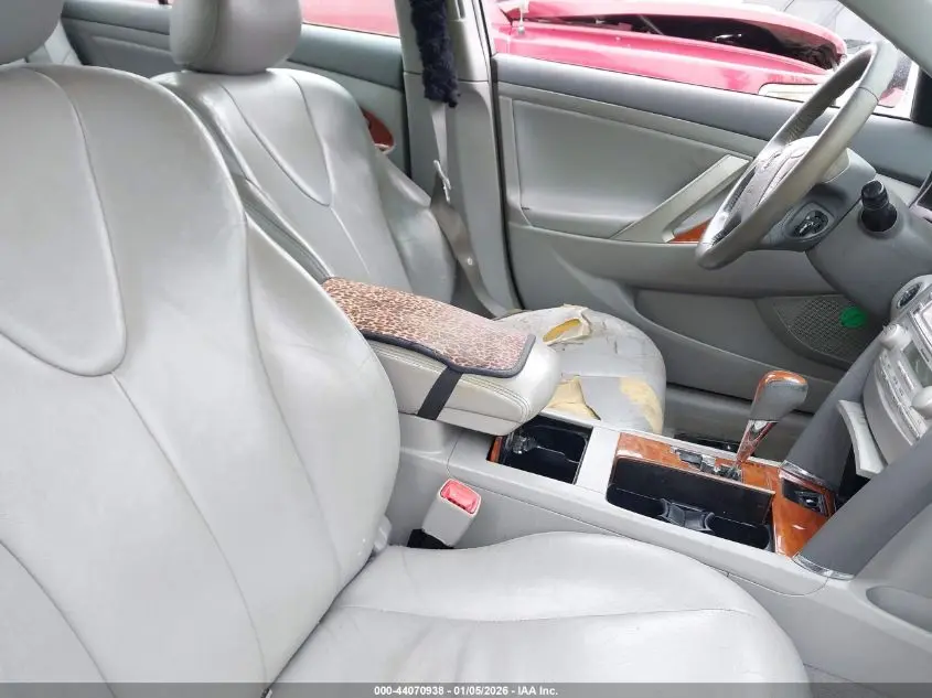 2011 TOYOTA CAMRY XLE V6