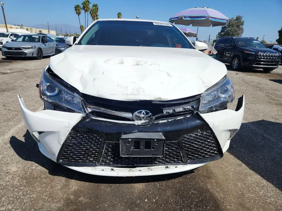 2016 TOYOTA CAMRY SE  