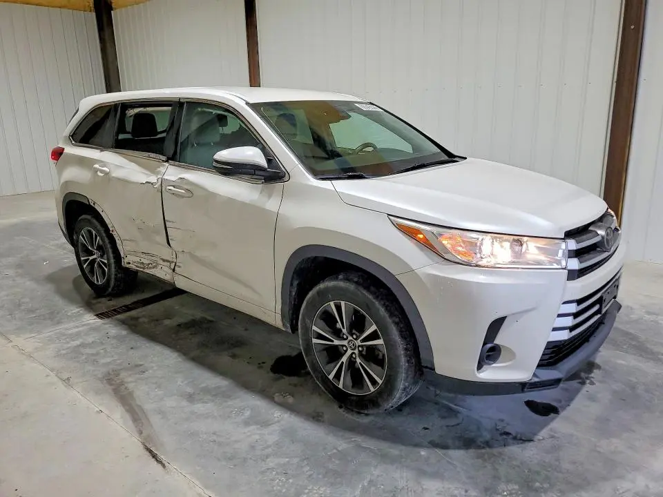 2017 TOYOTA HIGHLANDER LE  