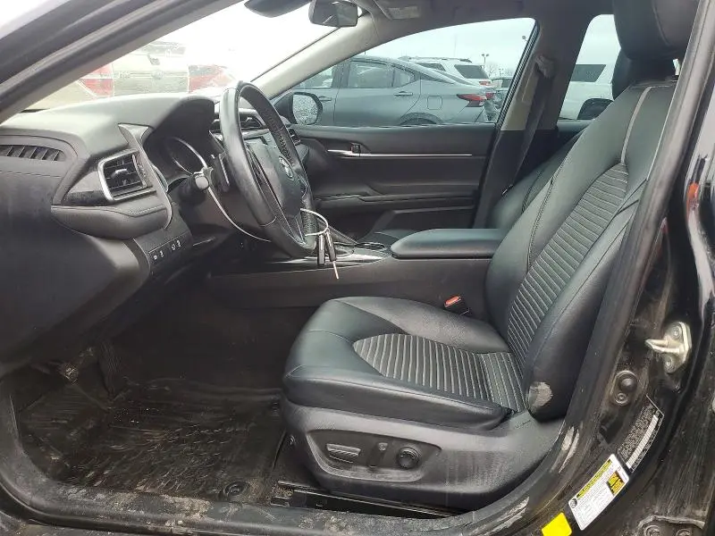 2019 TOYOTA CAMRY SE  