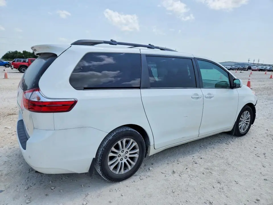 2015 TOYOTA SIENNA XLE 8-PASSENGER  