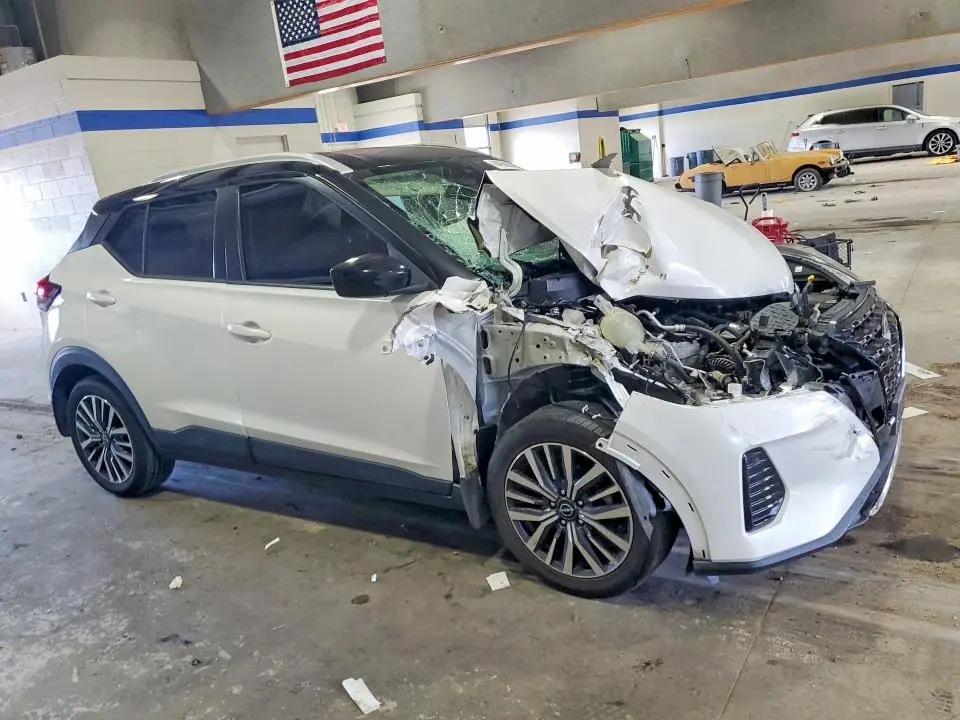 2022 NISSAN KICKS SV  