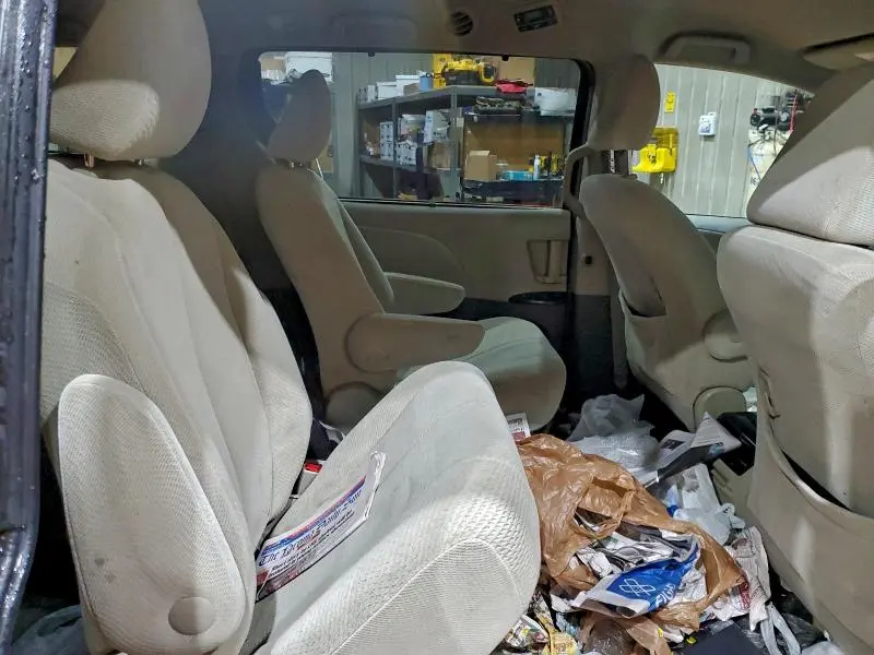 2014 TOYOTA SIENNA LE 7-PASSENGER  