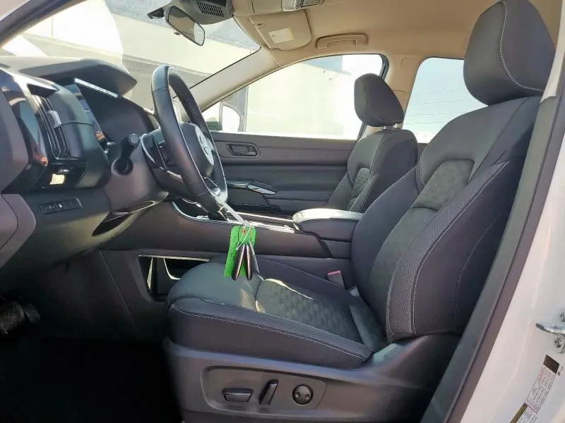 2024 NISSAN PATHFINDER SV  